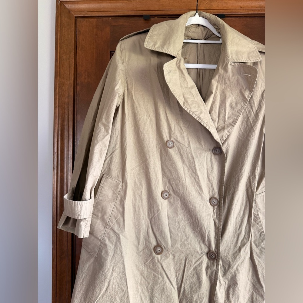 Vintage Saks Fifth Avenue Tan Trench Coat with Belted Waist - Picture 5 of 9